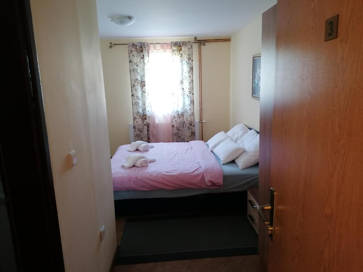 House Izvor Hotel Йезерце Екстериор снимка