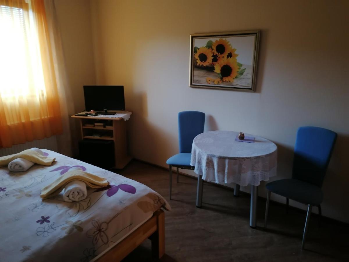 House Izvor Hotel Йезерце Екстериор снимка