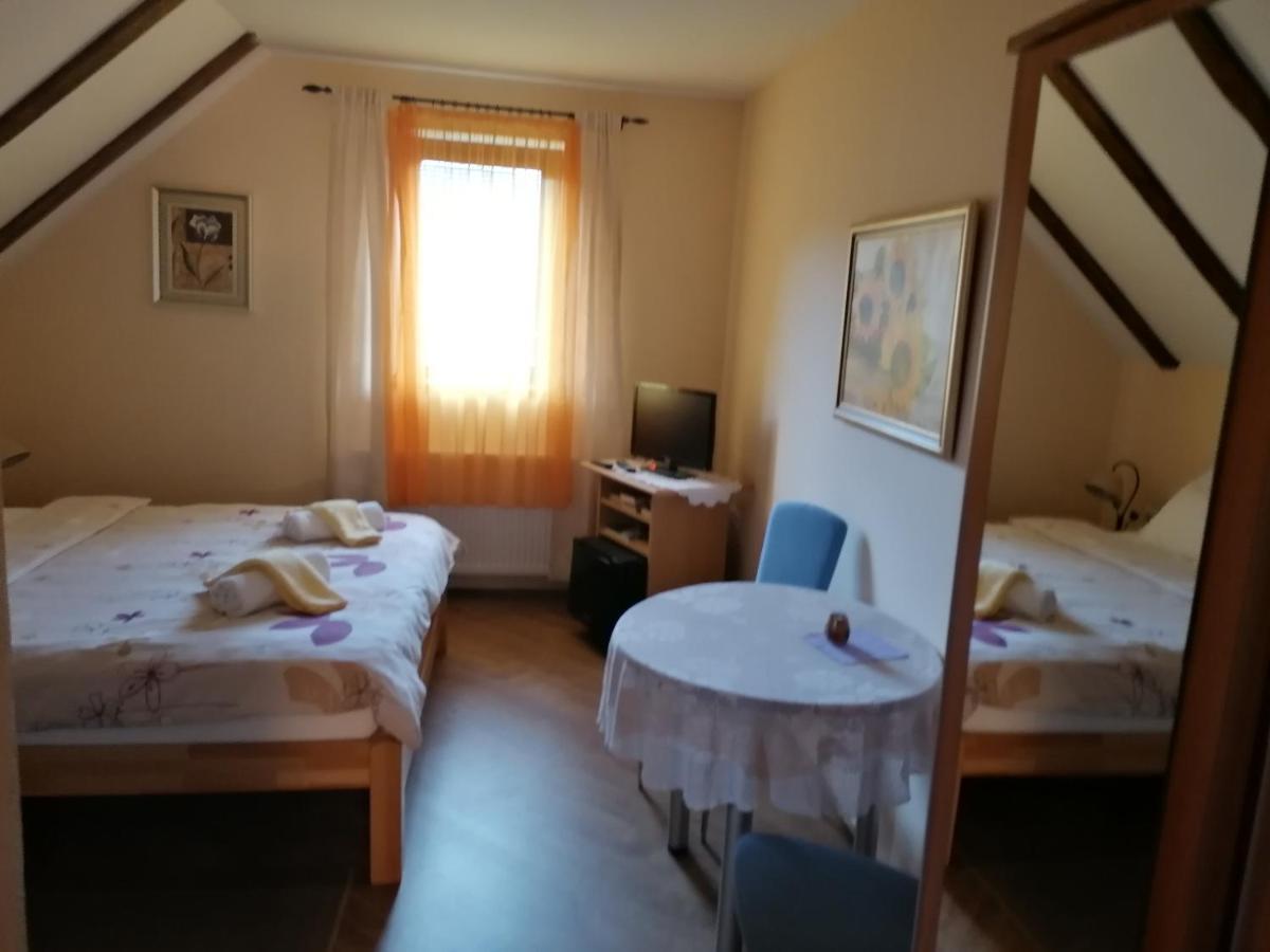 House Izvor Hotel Йезерце Екстериор снимка
