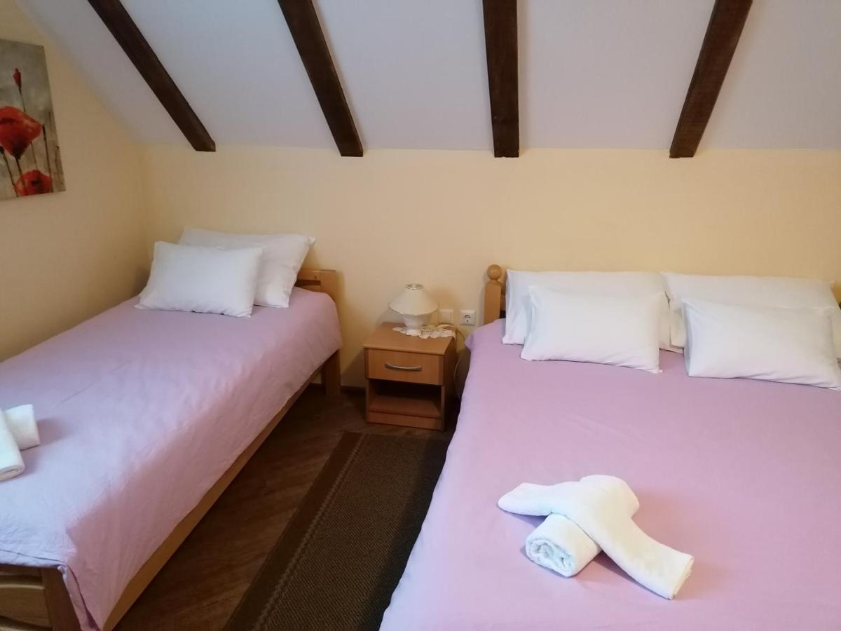 House Izvor Hotel Йезерце Екстериор снимка