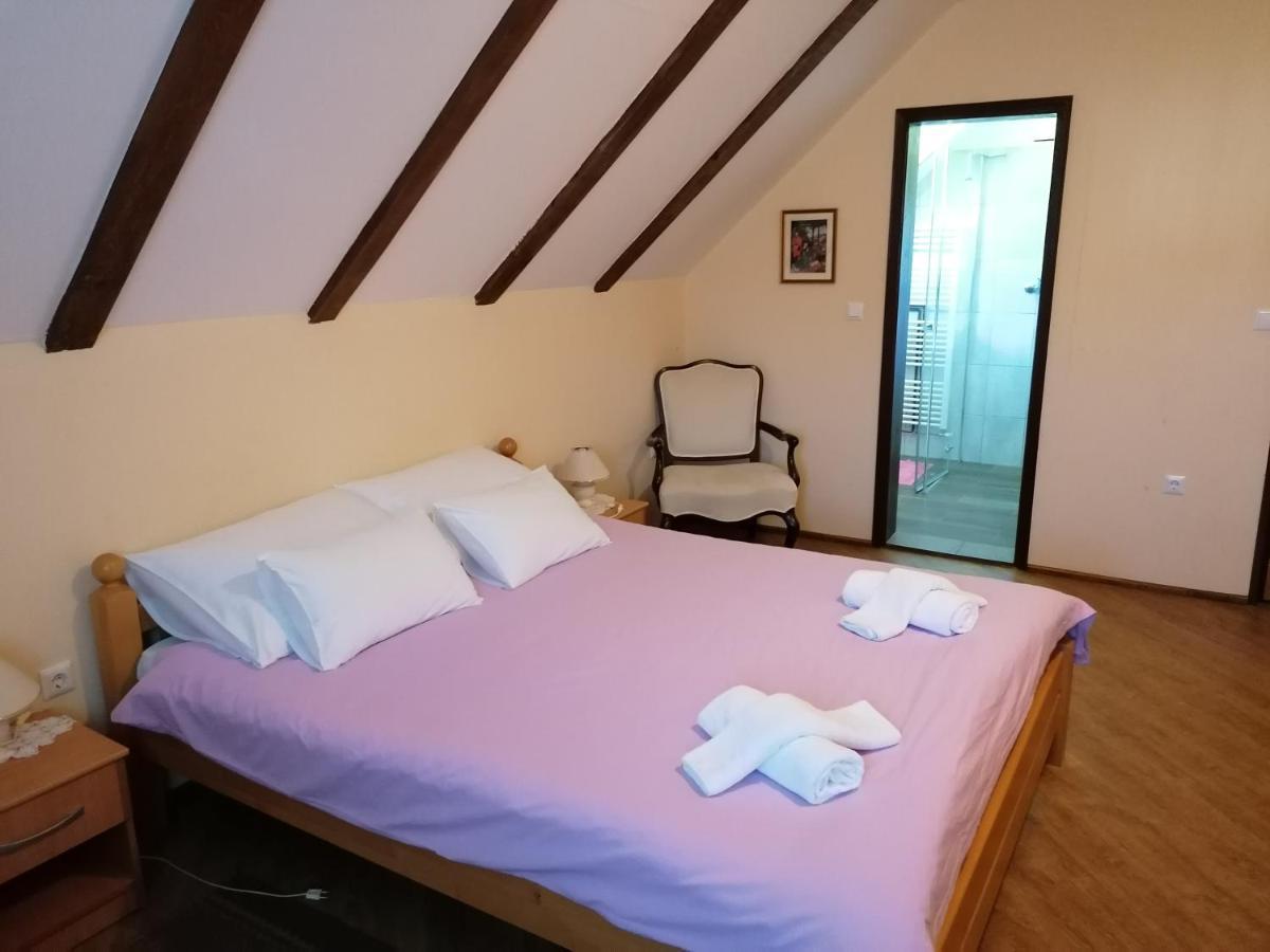 House Izvor Hotel Йезерце Екстериор снимка