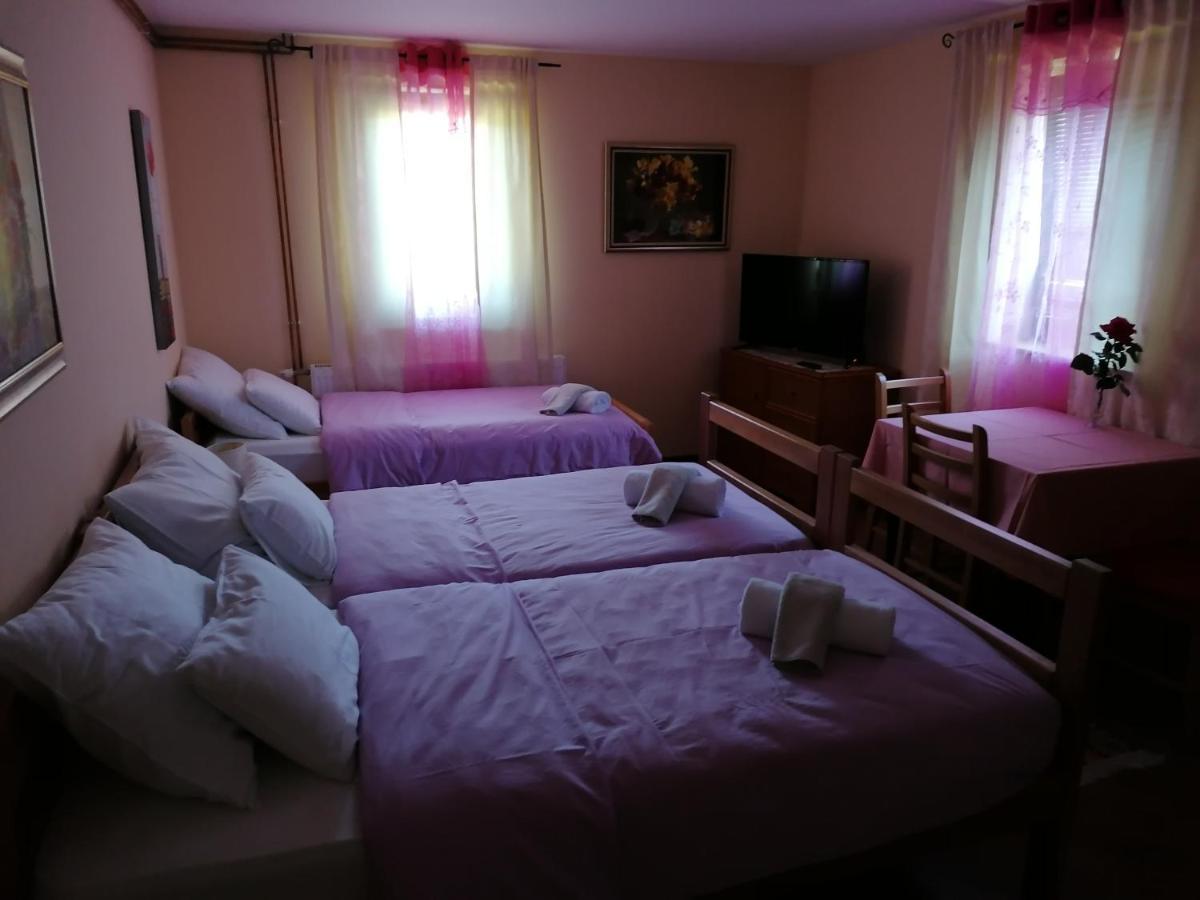 House Izvor Hotel Йезерце Екстериор снимка