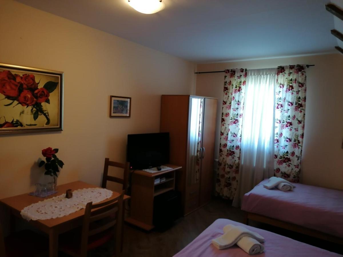House Izvor Hotel Йезерце Екстериор снимка