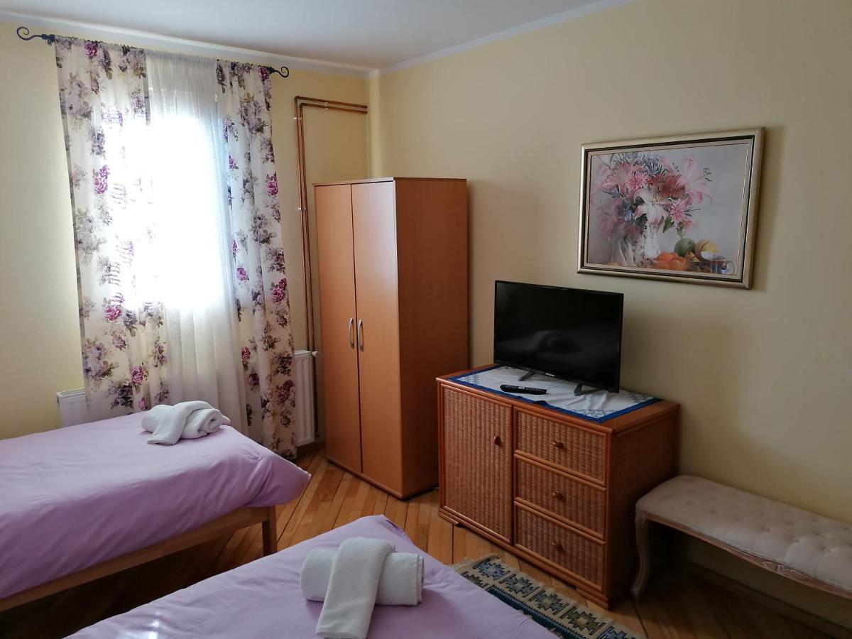 House Izvor Hotel Йезерце Екстериор снимка