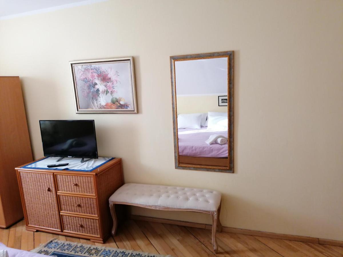 House Izvor Hotel Йезерце Екстериор снимка