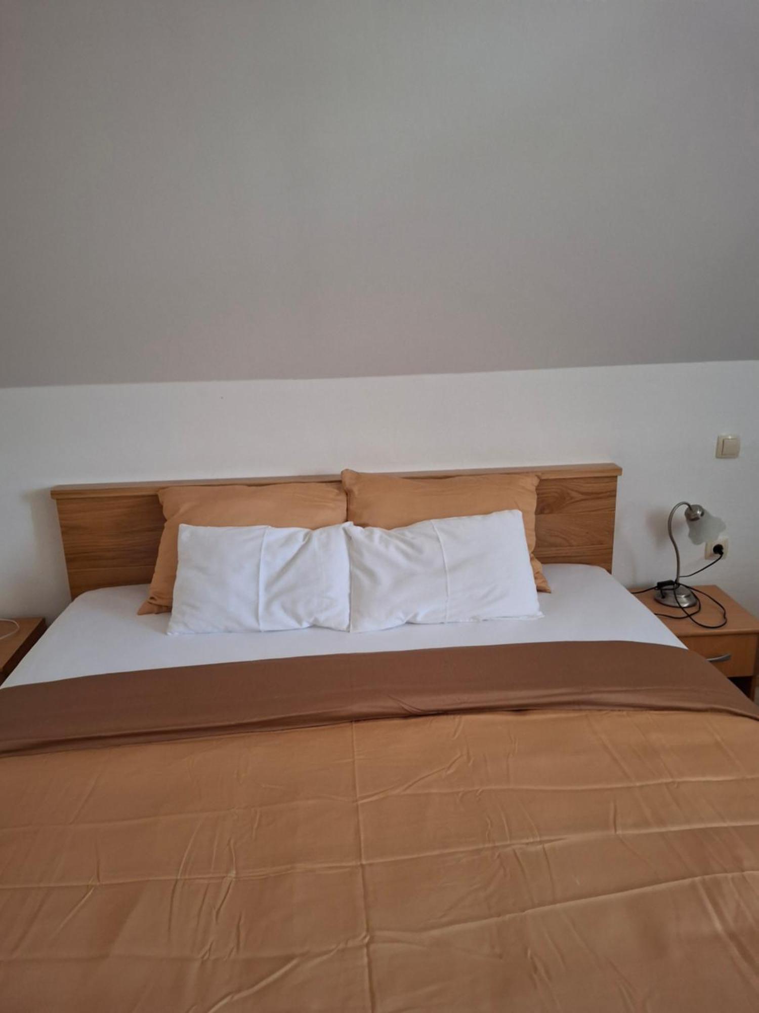 House Izvor Hotel Йезерце Екстериор снимка
