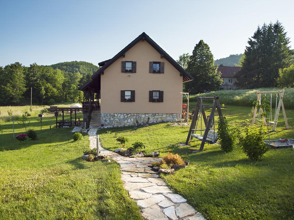 House Izvor Hotel Йезерце Екстериор снимка