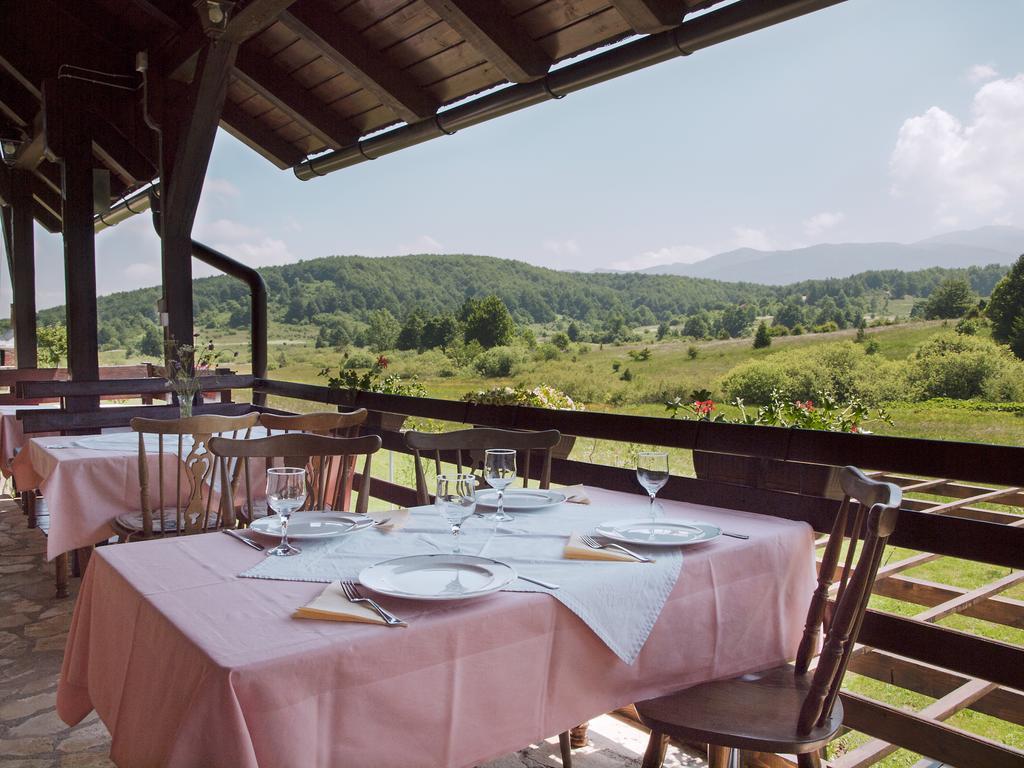 House Izvor Hotel Йезерце Екстериор снимка